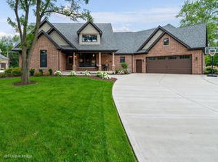 740 67th Pl, Willowbrook, IL 60527