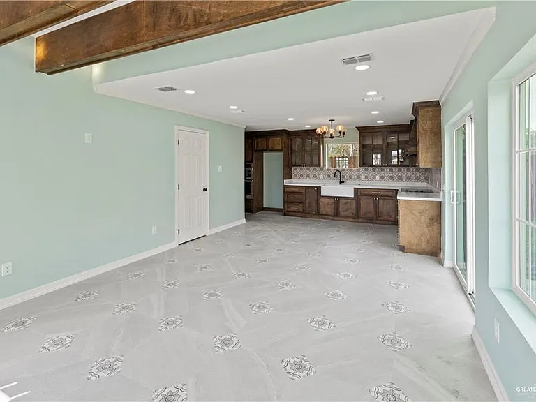 1401 E Karen St #B — Photo 2