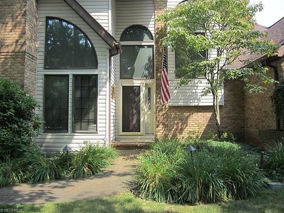3rd image of 1097 Greensview Dr