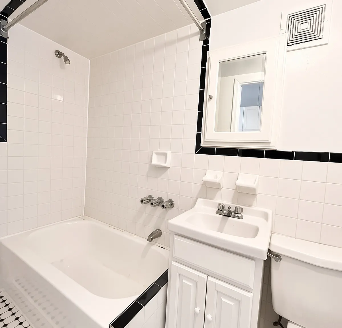 233 East 77th Street — Photo 4