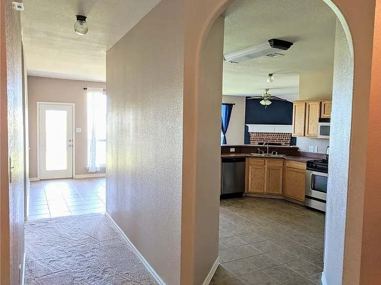 2200 Fieldcrest Dr — Photo 3