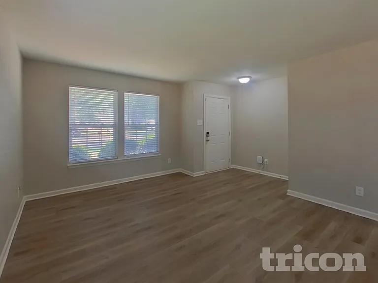 1829 Oakdale Green Dr — Photo 6