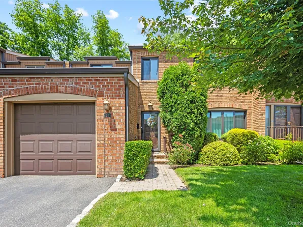 31 Windsor Gate Drive, New Hyde Park, NY 11040