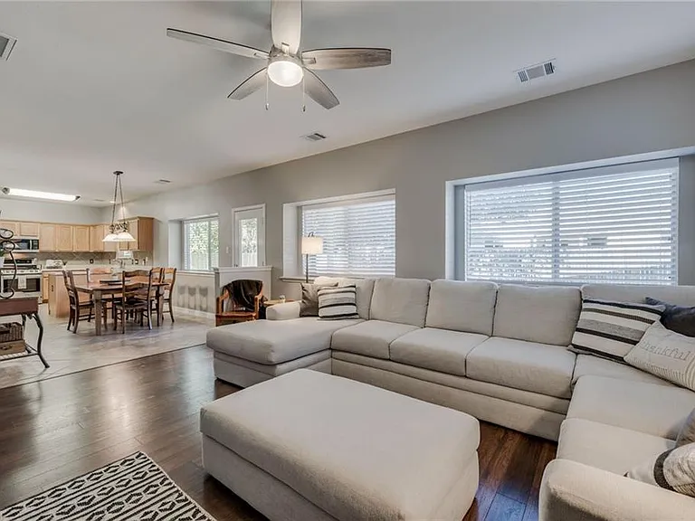1405 Faustino Cv — Photo 33
