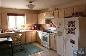 5th image of 341 Lincoln Ave