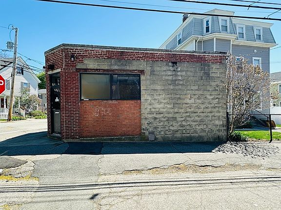 3rd image of 77 Forest St