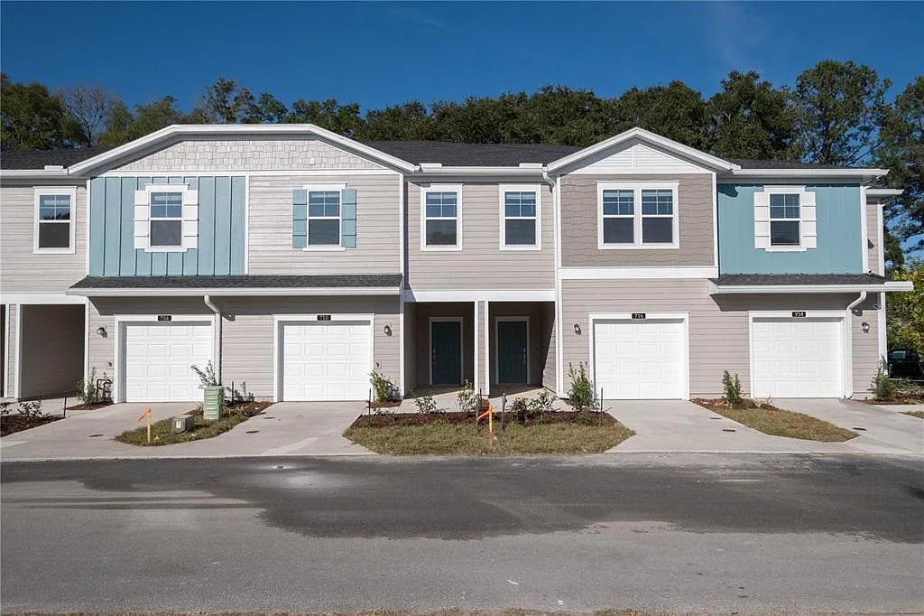 3 bed, 2.5 bath, 1657 sqft, $2,095 — Photo 1