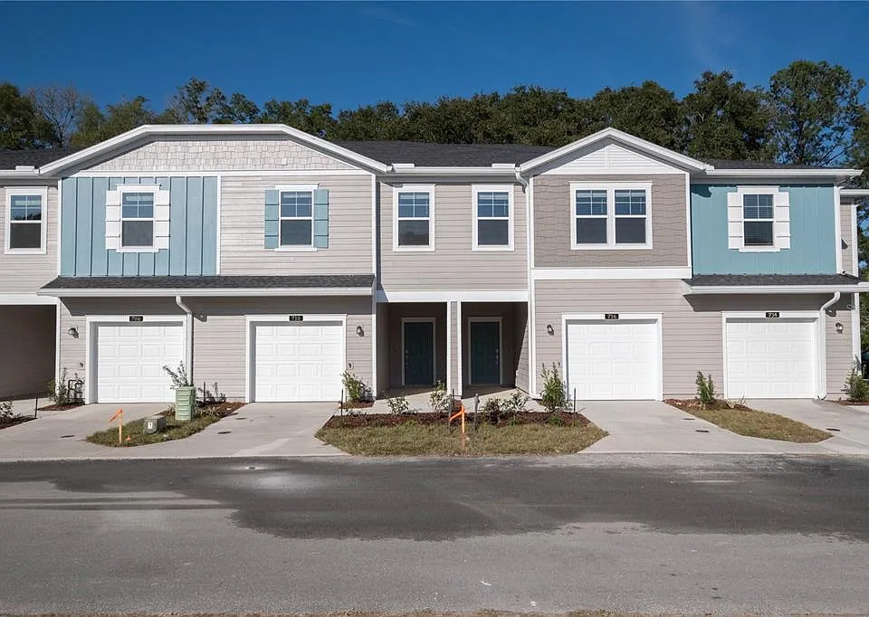 704 NW 126th Ter
