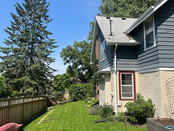 4th image of 2511 Buchanan St NE