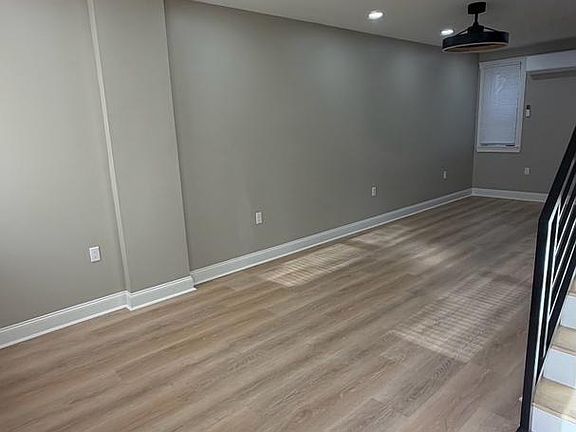 2nd image of 2091 Bridge St