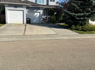 566 Butterworth Way NW, Edmonton, AB T6R2P6