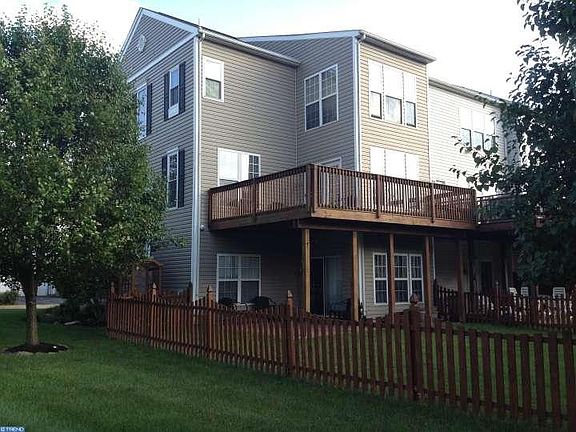2nd image of 804 W Boxborough Dr