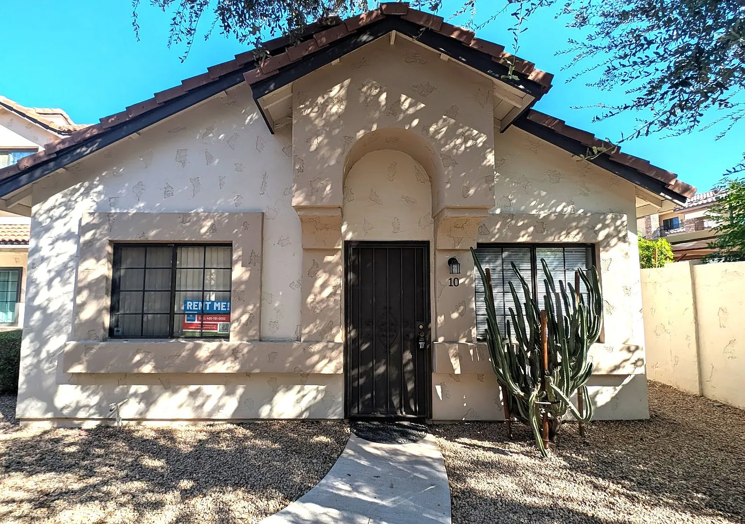 2 Bedroom Condo in the Sonoma Village Community Near W Elliot Rd and N Arizona Ave! — Photo 1