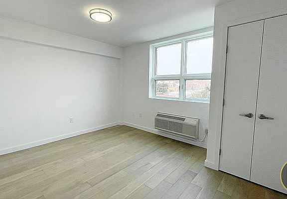 5th image of 28-16 21st St #509