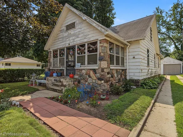 1047 Myrtle Ave, Waterford, MI 48328