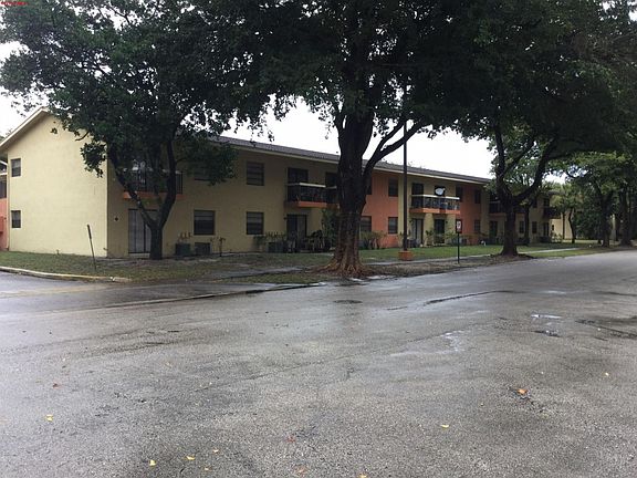 2nd image of 4135 Lakeside Dr