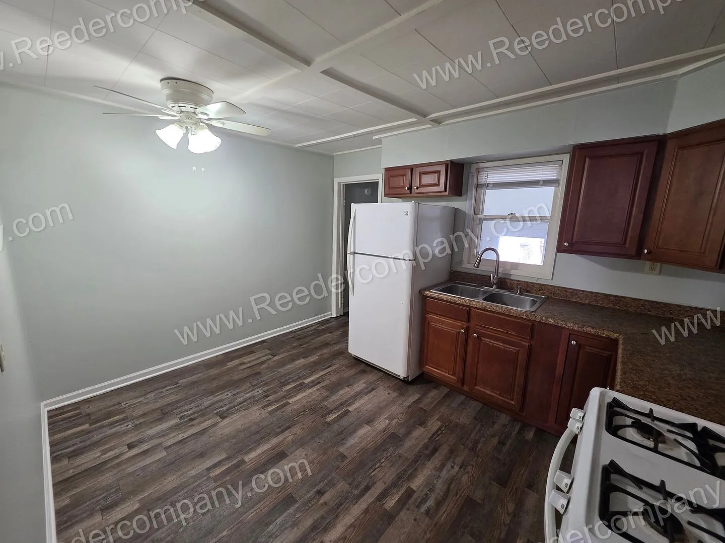 1533 John Street — Photo 4