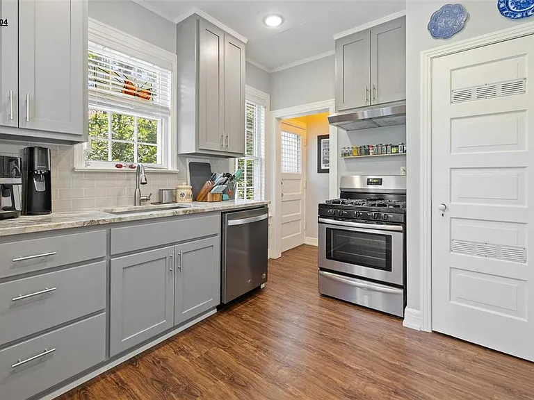 1804 Pearl St — Photo 2