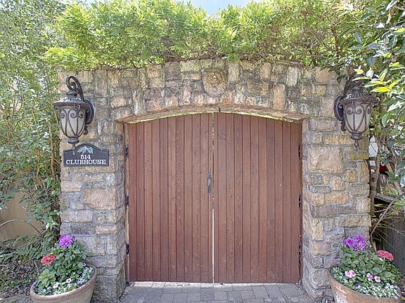3rd image of 514 Club House Dr