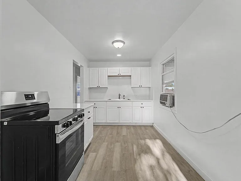 268 Del Monte Ave — Photo 7