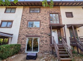 345 Carmel Woods Dr, Ballwin, MO 63021