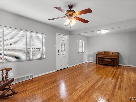 5th image of 424 Tiffany Dr