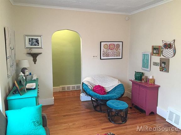 4th image of 1341-1343 Beaconsfield Ave