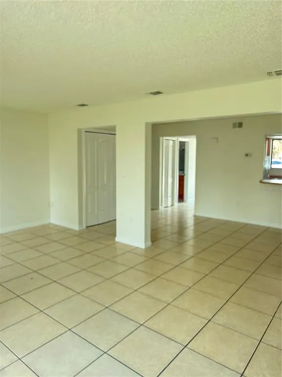 3 bed, 2.0 bath, 1332 sqft, $1,525 — Photo 4