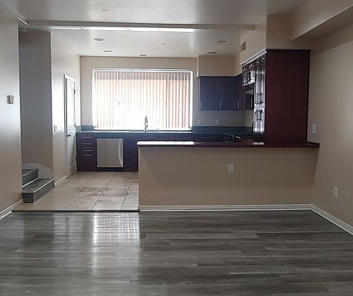 3rd image of 5030 S Figueroa St