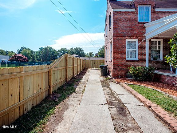 17th image of 302 Tarboro Street NE