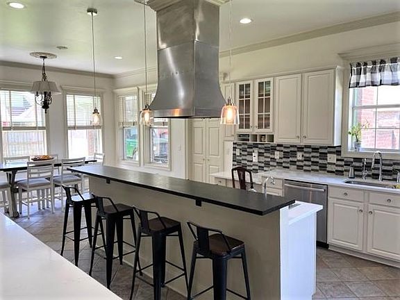 5th image of 106 Royal Oaks Ct