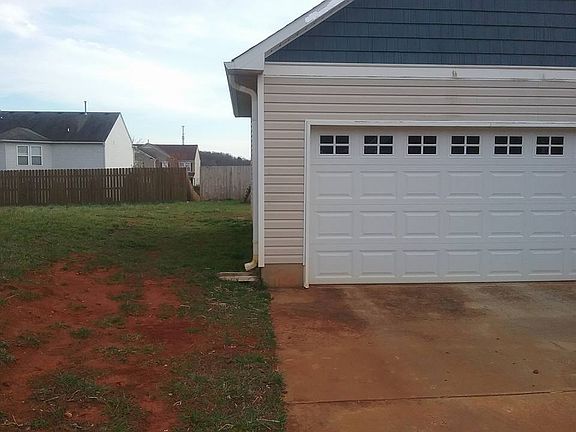 5th image of 205 Tarrington Dr