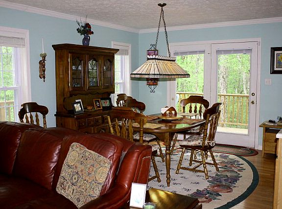 4th image of 102 Wintergreen Way