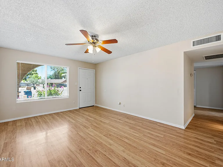 2216 W Straford Dr — Photo 3