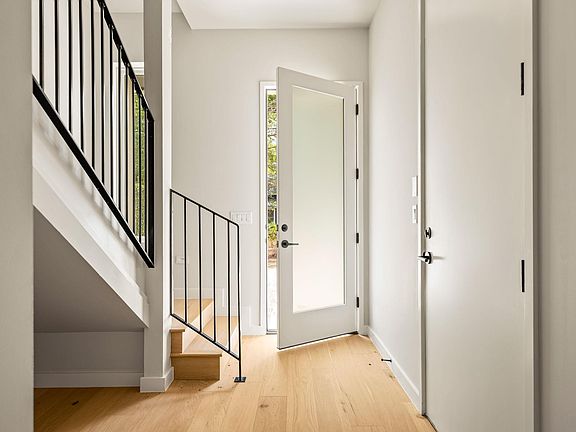 4th image of 1609 Canterbury St #2A