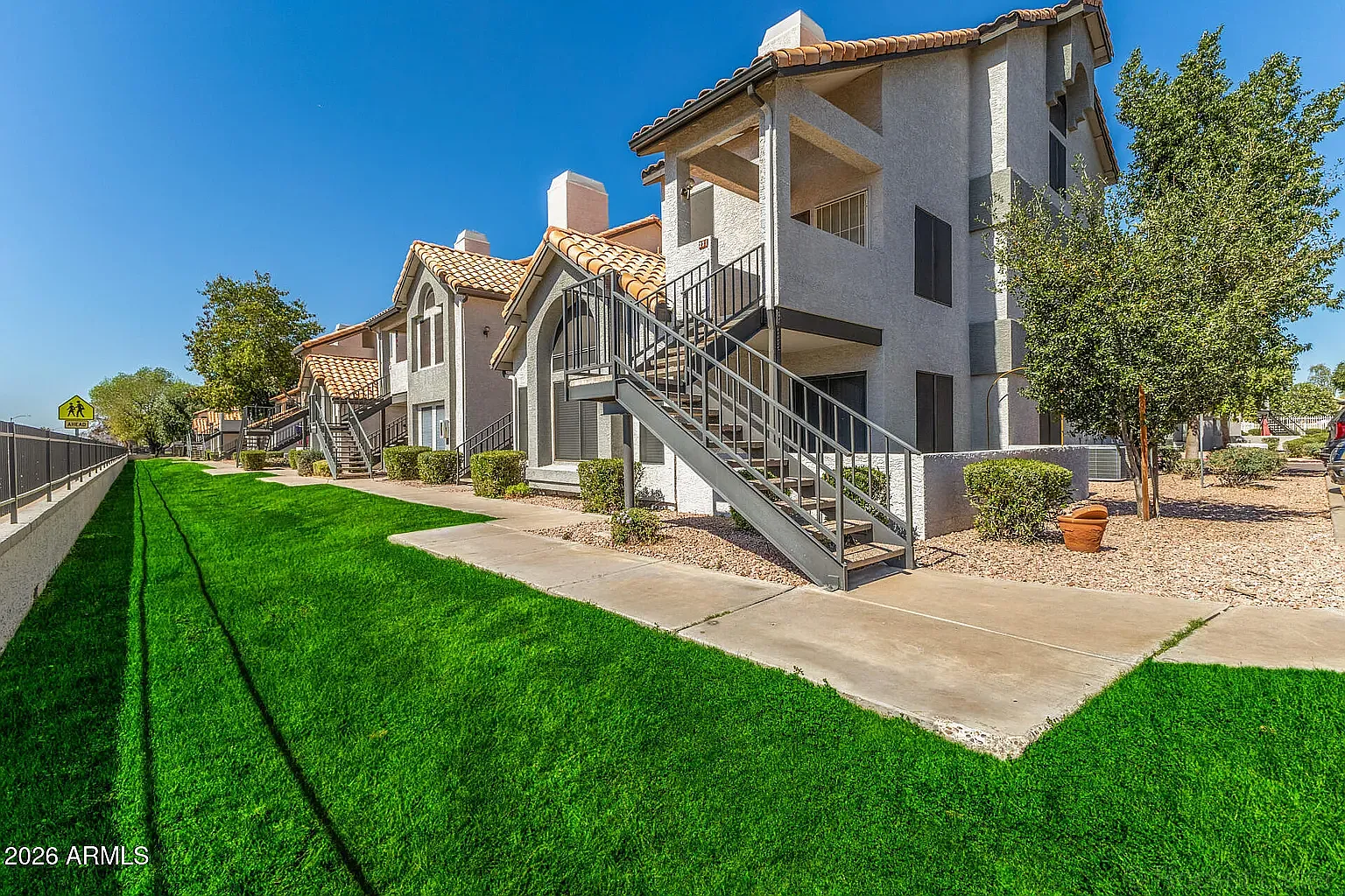 2 bed, 1.5 bath, 929 sqft, $1,550 — Photo 1