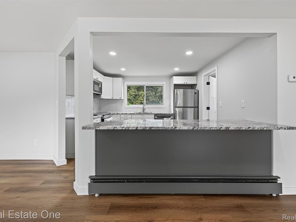 25275 Ravine St, photo 6