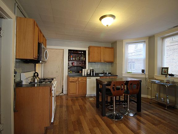 4th image of 2119 N Sawyer Ave #G