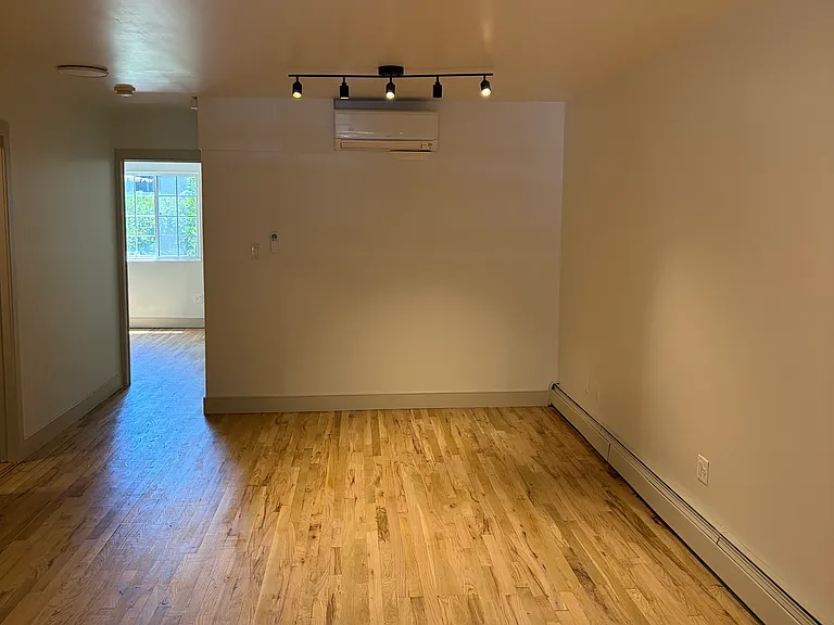 322 Hart St #3 — Photo 4