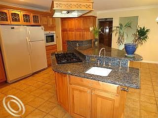 3rd image of 5843 Rosetta St
