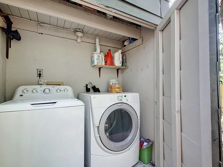 611 Nelray Blvd #A — Photo 38
