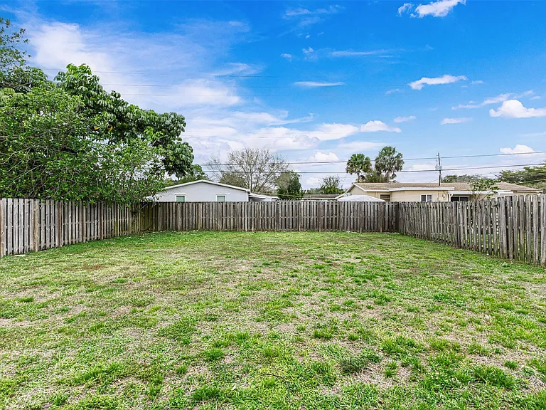 6821-6825 NW 11th Pl #6825 — Photo 5