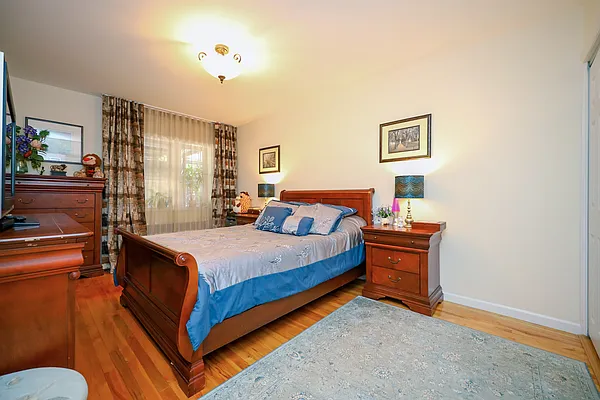 Sold by Momentum Real Estate LLC | media 22