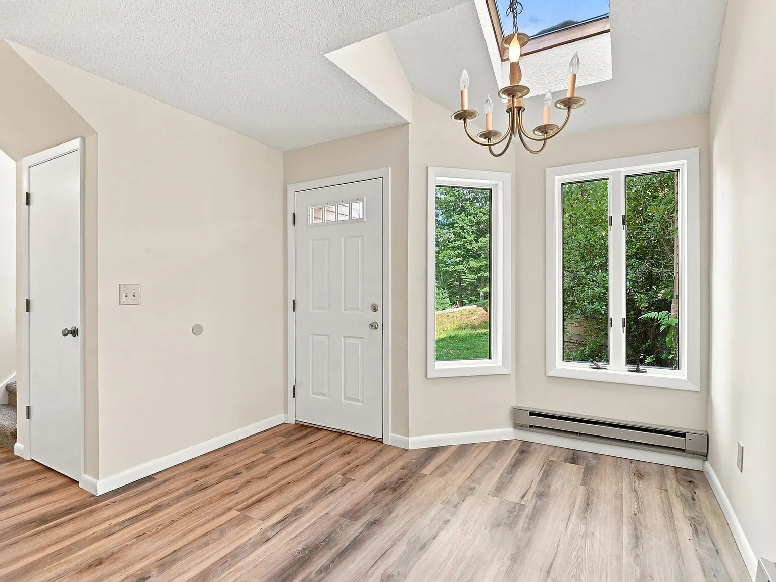 2 bed, 1.5 bath, 1131 sqft, $2,000 — Photo 3