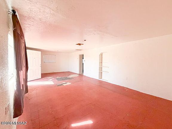 4th image of 1025 S Kroeger Ln