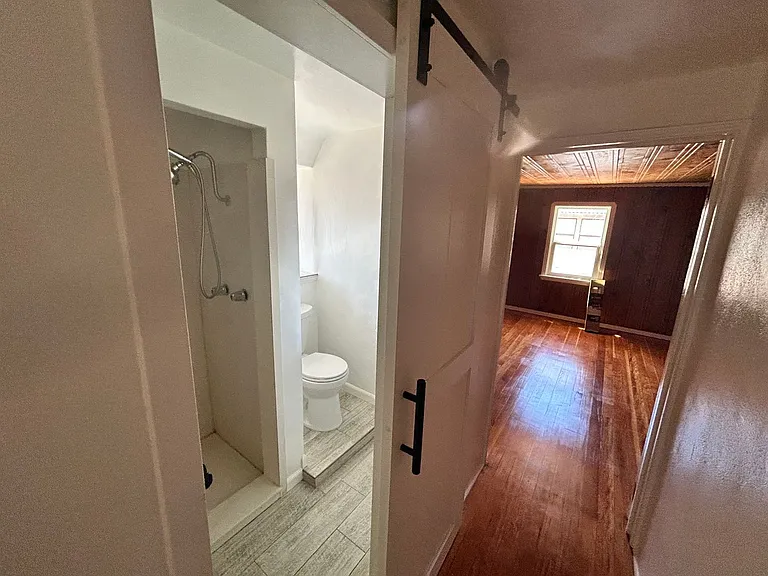 225 Sunset Blvd — Photo 22