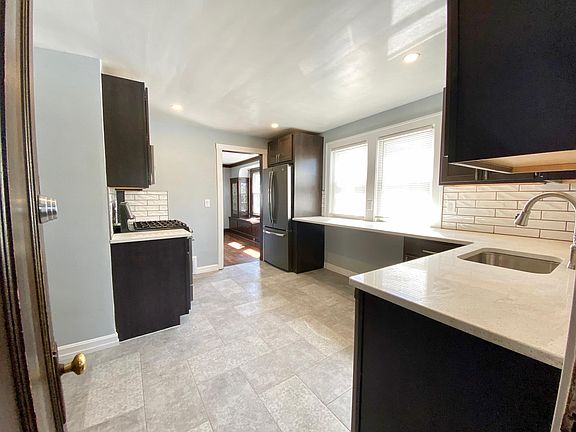 Large Eat in kitchen with quartz countertops