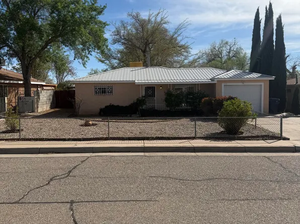 9018 Phoenix Ave NE, Albuquerque, NM 87112
