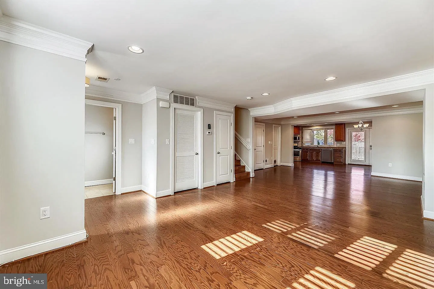 3 bed, 2.5 bath, 1716 sqft, $4,000 — Photo 4