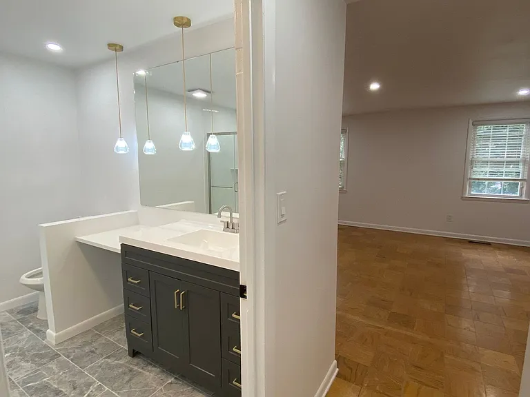 Melrose Apartments — Photo 7